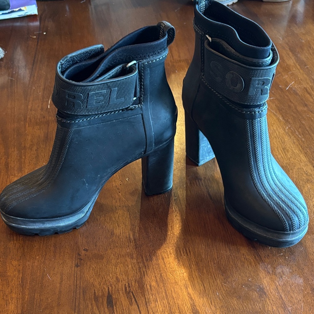 Sorel Medina Black Platform Rubber Waterproof Boots for Women